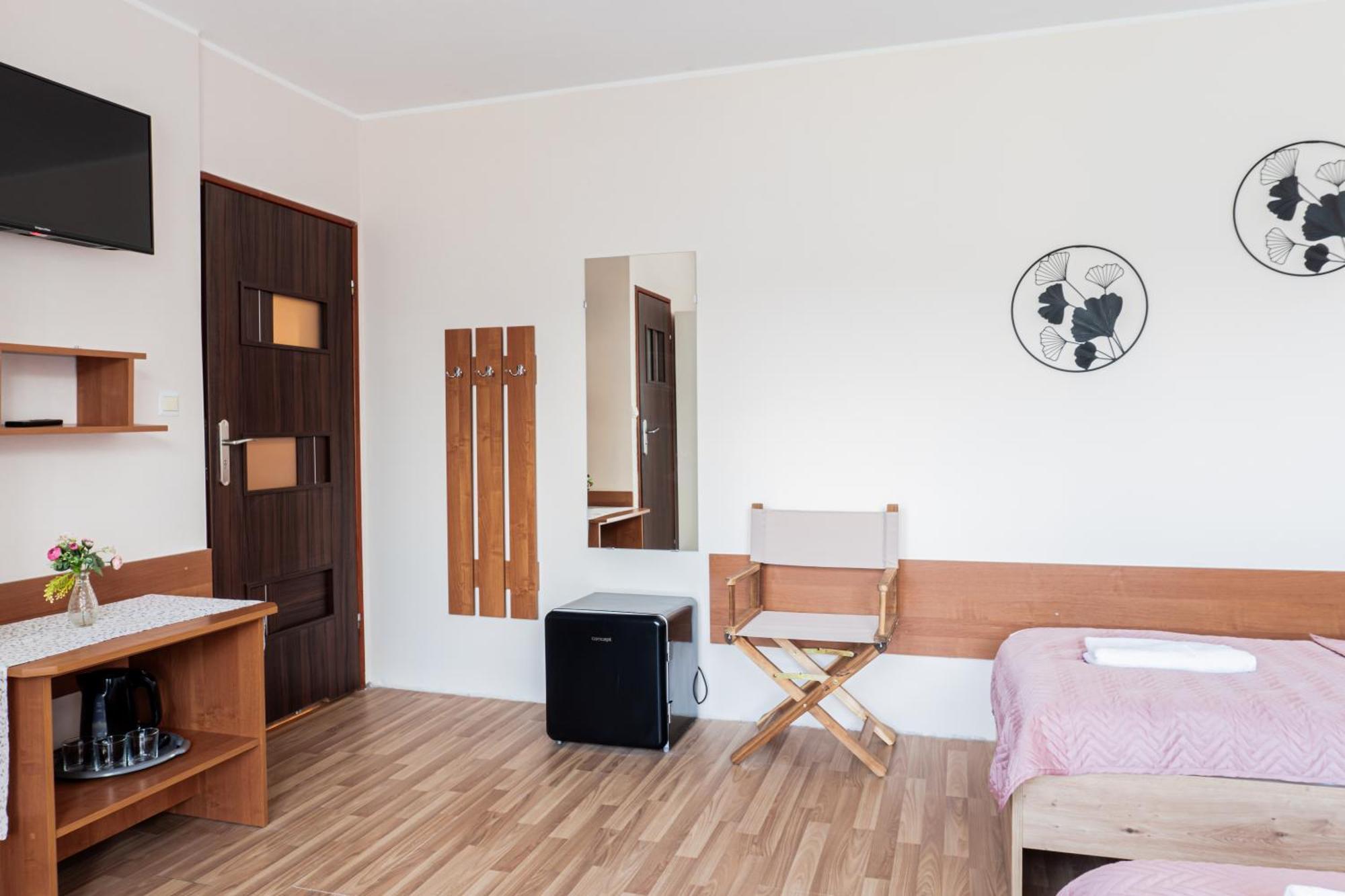 Pokoje Goscinne Raf-Tur - Sala Zabaw, Grill - Idealny Dla Rodzin Z Dziecmi Ostrowo  Exterior foto